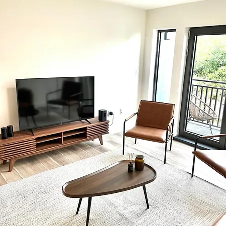 Modern Luxury Apartment In Quincy
